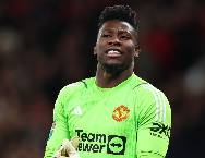 Tin được kh&ocirc;ng? Cầu thủ MU phải mặc &aacute;o replica để thi đấu