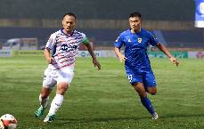 Trọng t&agrave;i quyết định sai lầm, S&ocirc;ng Lam Nghệ An mất oan b&agrave;n thắng trước Quảng Nam