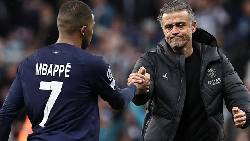 Bất m&atilde;n v&igrave; bị thay ra, Mbappe hẹn gặp HLV Luis Enrique