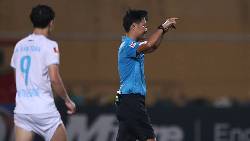 H&agrave; Nội FC tố c&aacute;o trọng t&agrave;i xử &eacute;p, gửi đơn kiến nghị l&ecirc;n VFF, VPF