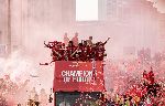 To&agrave;n cảnh m&agrave;n ăn mừng ho&agrave;nh tr&aacute;ng chưa từng c&oacute; của Liverpool