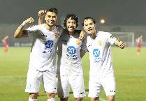 Văn To&agrave;n, Hồng Duy tỏa s&aacute;ng gi&uacute;p Nam Định x&acirc;y chắc ng&ocirc;i đầu