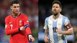 Ronaldo: &lsquo;Messi kh&ocirc;ng giỏi hơn t&ocirc;i&rsquo;