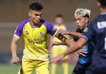 Học tr&ograve; mắc sai lầm trong ng&agrave;y HLV Troussier dự kh&aacute;n