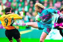 Bayern Munich vs Dortmund: 8 khoảnh khắc kinh ho&agrave;ng trong lịch sử 'Der Klassiker'