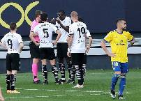 Vụ cầu thủ Valencia đồng loạt bỏ thi đấu, trọng t&agrave;i ch&iacute;nh l&ecirc;n tiếng