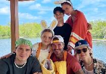 Gia đ&igrave;nh Beckham khoe ảnh hạnh ph&uacute;c ng&agrave;y lễ Phục sinh