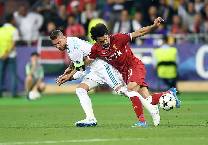 Salah 'cười thầm' khi Ramos chấn thương