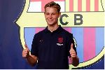 Vừa đến Barcelona, Frenkie De Jong đ&atilde; ra sức 'nịnh' Messi