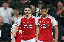 Tham vọng v&ocirc; địch của Arsenal lung lay bởi b&agrave;n thua đầy tranh c&atilde;i