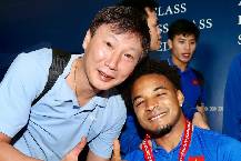 Nguyễn Xu&acirc;n Son nằm c&aacute;ng về Việt Nam, lần đầu l&ecirc;n tiếng sau chấn thương