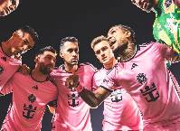 Đồng đội cũ ch&acirc;m biếm Messi khi sang đội b&oacute;ng mới