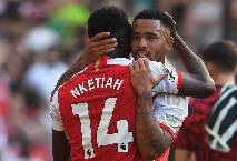 Ch&ecirc; Nketiah, Arsenal tranh 'con h&agrave;ng' 90 củ với Man United