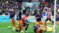 Soi k&egrave;o phạt g&oacute;c Brentford vs Sunderland, 2h30 ng&agrave;y 8/1