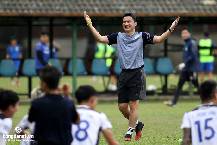 HLV Kiatisak tuy&ecirc;n bố muốn dự C&uacute;p C1, bầu Đức lại phải b&agrave;o chữa