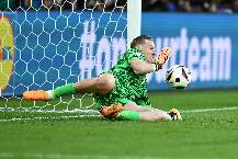 B&iacute; quyết bắt phạt đền tr&ecirc;n chai nước của thủ m&ocirc;n Pickford