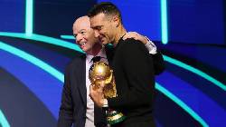 FIFA xin lỗi HLV tuyển Argentina v&igrave; sai s&oacute;t trong lễ bốc thăm World Cup 2026