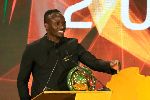 Sadio Mane lần đầu gi&agrave;nh danh hiệu Cầu thủ xuất sắc nhất ch&acirc;u Phi