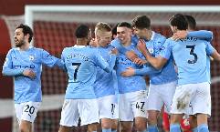 Thắng 14 trận li&ecirc;n tiếp, Man City c&acirc;n bằng kỷ lục của Arsenal