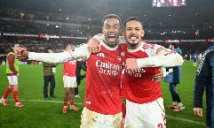 Nh&agrave; c&aacute;i sớm trả tiền cược cho khả năng Arsenal v&ocirc; địch Ngoại hạng Anh