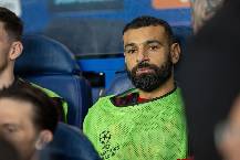 HLV Arne Slot l&yacute; giải v&igrave; sao &lsquo;ng&oacute; lơ&rsquo; Salah trong trận thua PSG