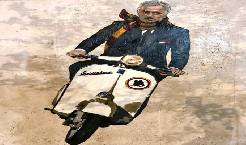 Ch&ugrave;m ảnh 'so&aacute;i ca' Mourinho ph&oacute;ng vespa tr&ecirc;n đường phố Roma