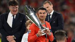 Ronaldo bật kh&oacute;c, lập h&agrave;ng loạt kỷ lục sau khi v&ocirc; địch Nations League