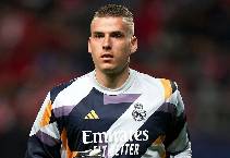 Thủ m&ocirc;n dự bị h&oacute;a người h&ugrave;ng, Real thẳng tiến v&agrave;o v&ograve;ng 16 đội Champions League