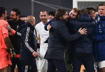 Pirlo hả h&ecirc;, Conte nguy cơ nhận &aacute;n phạt nặng sau đại chiến