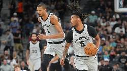 Nhận định b&oacute;ng rổ San Antonio Spurs vs Dallas Mavericks, 07h00 ng&agrave;y 11/4: Ch&ecirc;nh lệch trời vực