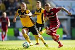 Ho&atilde;n trận Hannover vs Dresden, Bundesliga phải dời lịch trở lại?