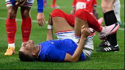 Kylian Mbappe d&iacute;nh chấn thương trước thềm Euro 2024