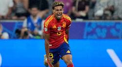 Lamine Yamal x&ocirc; đổ h&agrave;ng loạt kỷ lục, vượt qua cả Vua b&oacute;ng đ&aacute; Pele