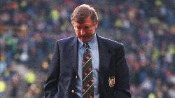 'Sir Alex gọi t&ocirc;i đến văn ph&ograve;ng v&agrave; n&oacute;i: Cậu h&atilde;y giải nghệ đi'