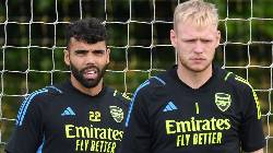 Ramsdale phản ứng đẳng cấp khi mất suất bắt ch&iacute;nh v&agrave;o tay Raya