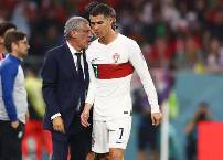 Ronaldo cạch mặt thầy cũ v&igrave; để anh ngồi dự bị