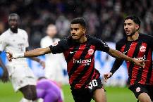 H&agrave;ng thủ chơi như mơ ngủ, Bayern Munich nhận thất bại thảm hại