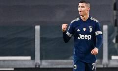 Cristiano Ronaldo trở th&agrave;nh cầu thủ ghi b&agrave;n nhiều nhất lịch sử