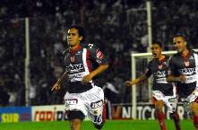 Soi k&egrave;o phạt g&oacute;c Instituto vs Huracan, 7h30 ng&agrave;y 13/2