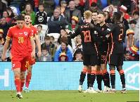 Đội h&igrave;nh ra s&acirc;n ch&iacute;nh thức H&agrave; Lan vs Ba Lan, 1h45 ng&agrave;y 12/6