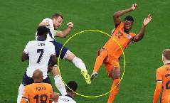 Tranh c&atilde;i gay gắt về t&igrave;nh huống dẫn tới quả phạt đền của tuyển Anh