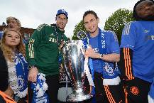 Cứu thua 62/64 lần, huyền thoại Chelsea khiến c&aacute;c CĐV 'ngỡ ng&agrave;ng'