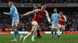 Trọng t&agrave;i thừa nhận Man City hưởng lợi từ VAR trước Arsenal