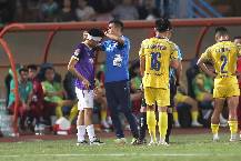 Văn Quyết l&ecirc;n tiếng sau pha va chạm với cầu thủ SLNA