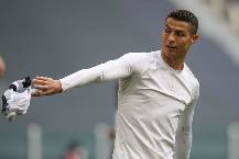 'Ronaldo nổi đi&ecirc;n để tạo th&ecirc;m cơ hội cho mọi người l&agrave;m từ thiện'