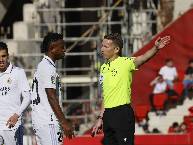 Trọng t&agrave;i 4 lần đưa ra quyết định c&oacute; lợi cho Real Madrid