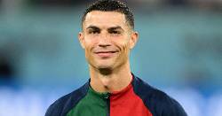 Sao M.U 'tr&ecirc;u' Ronaldo bằng cả 't&iacute;nh mạng' khiến fan cười b&ograve;