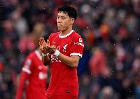 C&ugrave;ng l&agrave; đạp gầm gi&agrave;y, đối thủ kh&ocirc;ng bị sao, MU ăn ngay thẻ đỏ