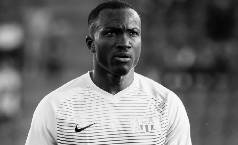 Đau l&ograve;ng với cựu tiền đạo La Liga, đang thi đấu th&igrave; đột tử