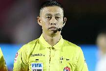 Trọng t&agrave;i Ng&ocirc; Duy l&acirc;n phải nhờ an ninh hộ tống để rời s&acirc;n tại AFC Cup